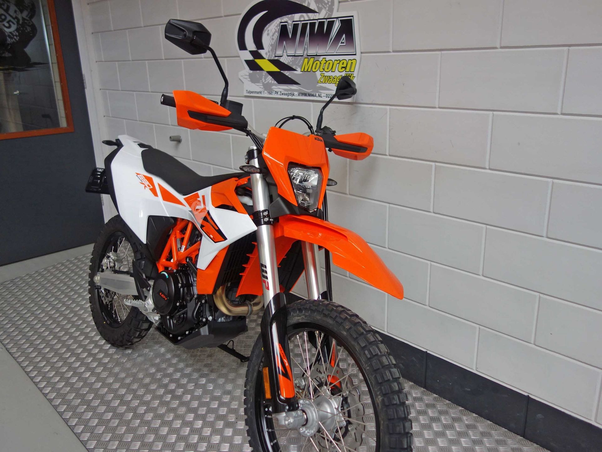 56632351-4 Nieuwe KTM 690 enduro met 690cc motor uit 2026 bij NIWA Motoren