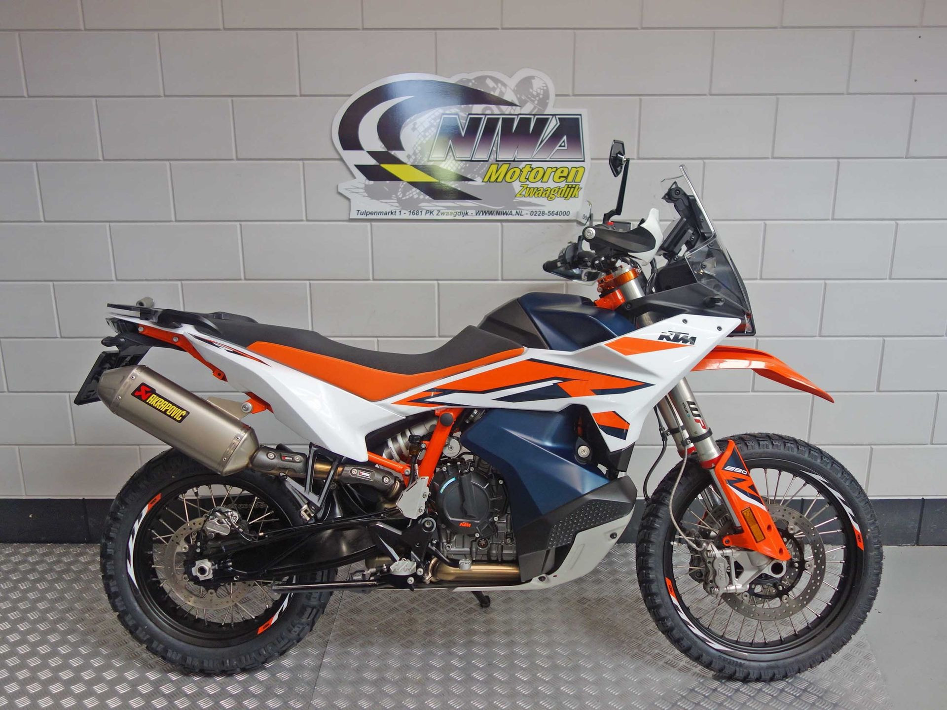 56632418-1 Gebruikte KTM 890 naked bike met 889cc motor uit 2023 bij NIWA Motoren