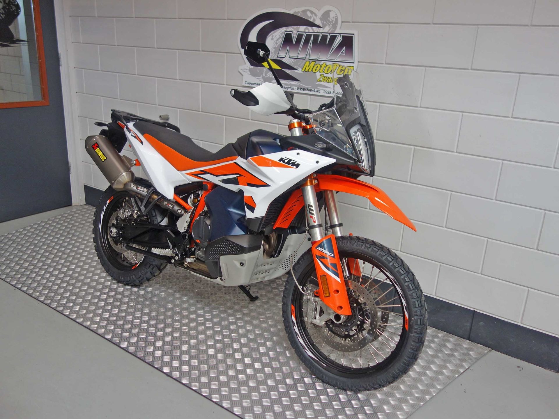 56632418-2 Gebruikte KTM 890 naked bike met 889cc motor uit 2023 bij NIWA Motoren