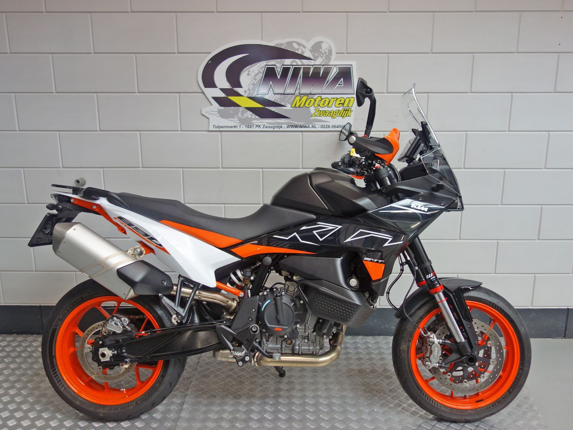 56632424-1 Gebruikte KTM 890 supermotard met 889cc motor uit 2026 bij NIWA Motoren