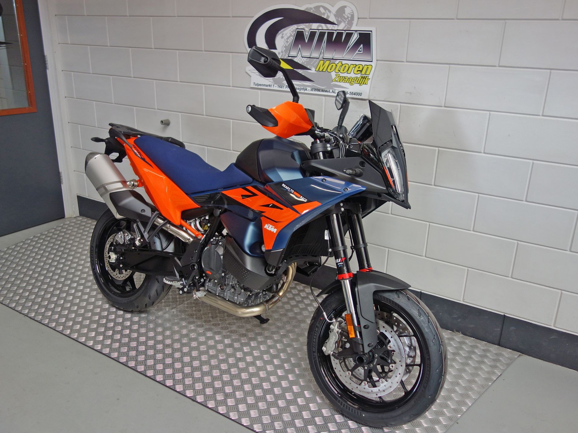 56632433-4 Nieuwe KTM 890 supermotard met 889cc motor uit 2026 bij NIWA Motoren