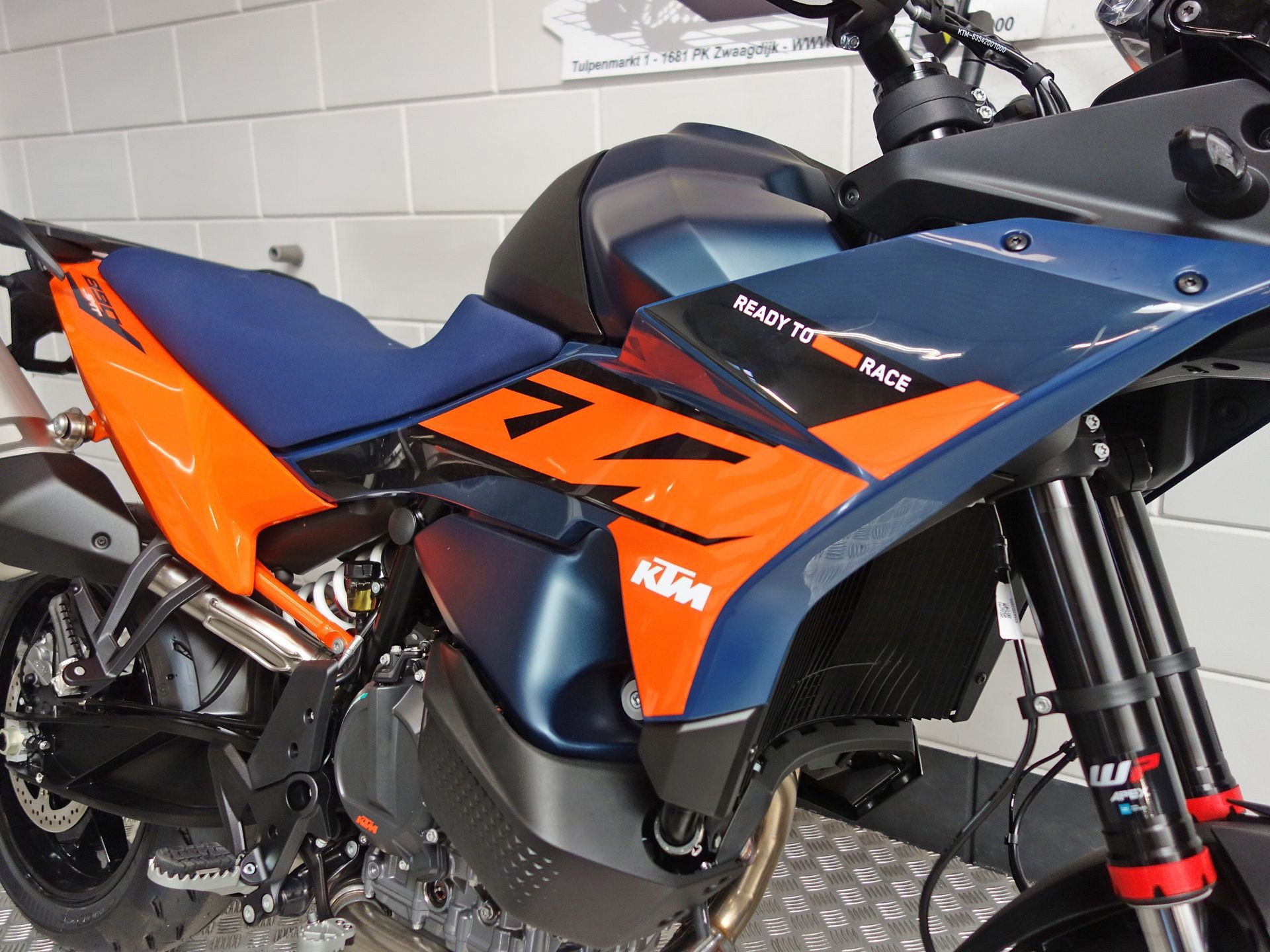 56632433-6 Nieuwe KTM 890 supermotard met 889cc motor uit 2026 bij NIWA Motoren