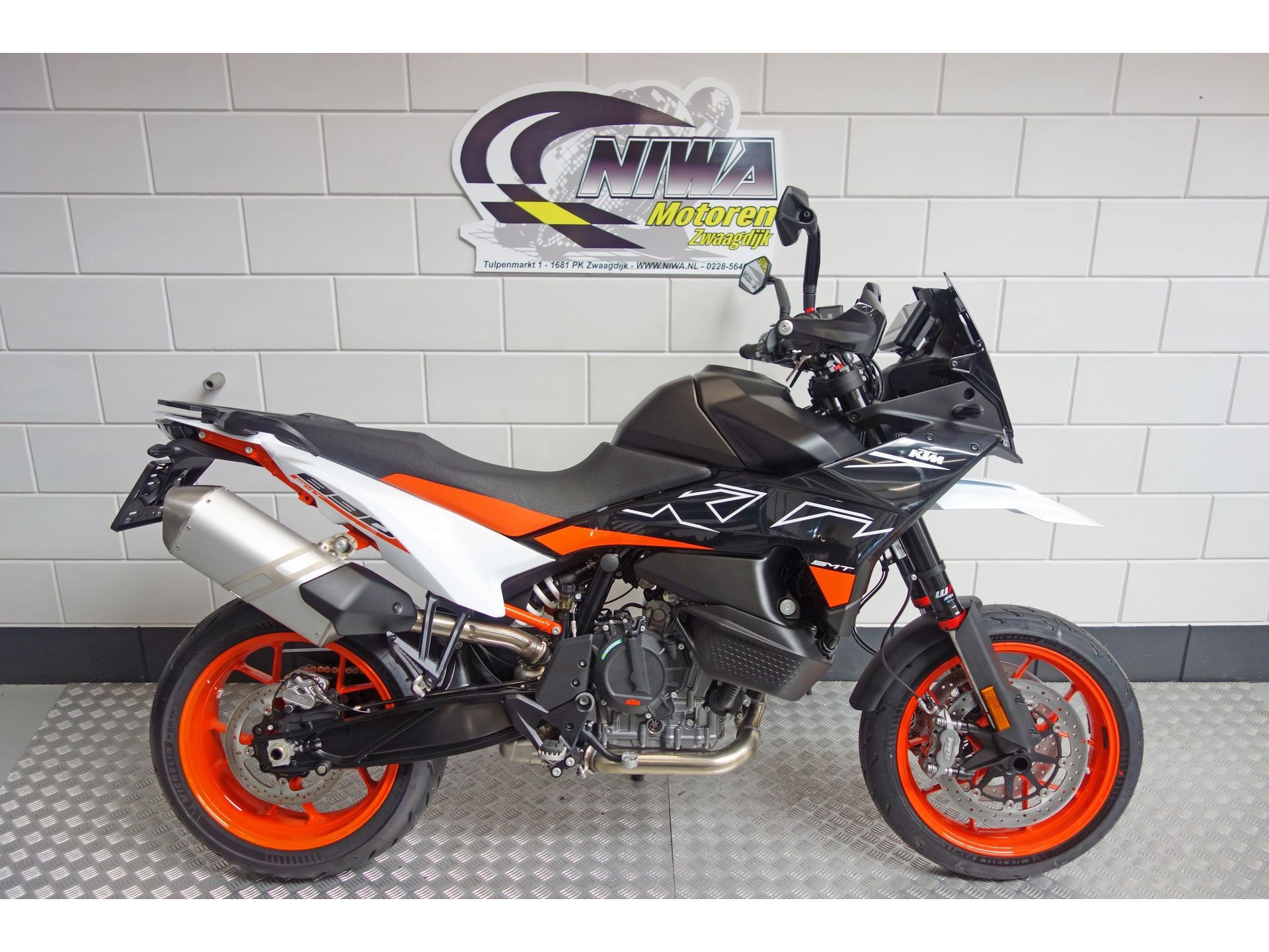 56632436-1 Nieuwe KTM 890 supermotard met 889cc motor uit 2025 bij NIWA Motoren