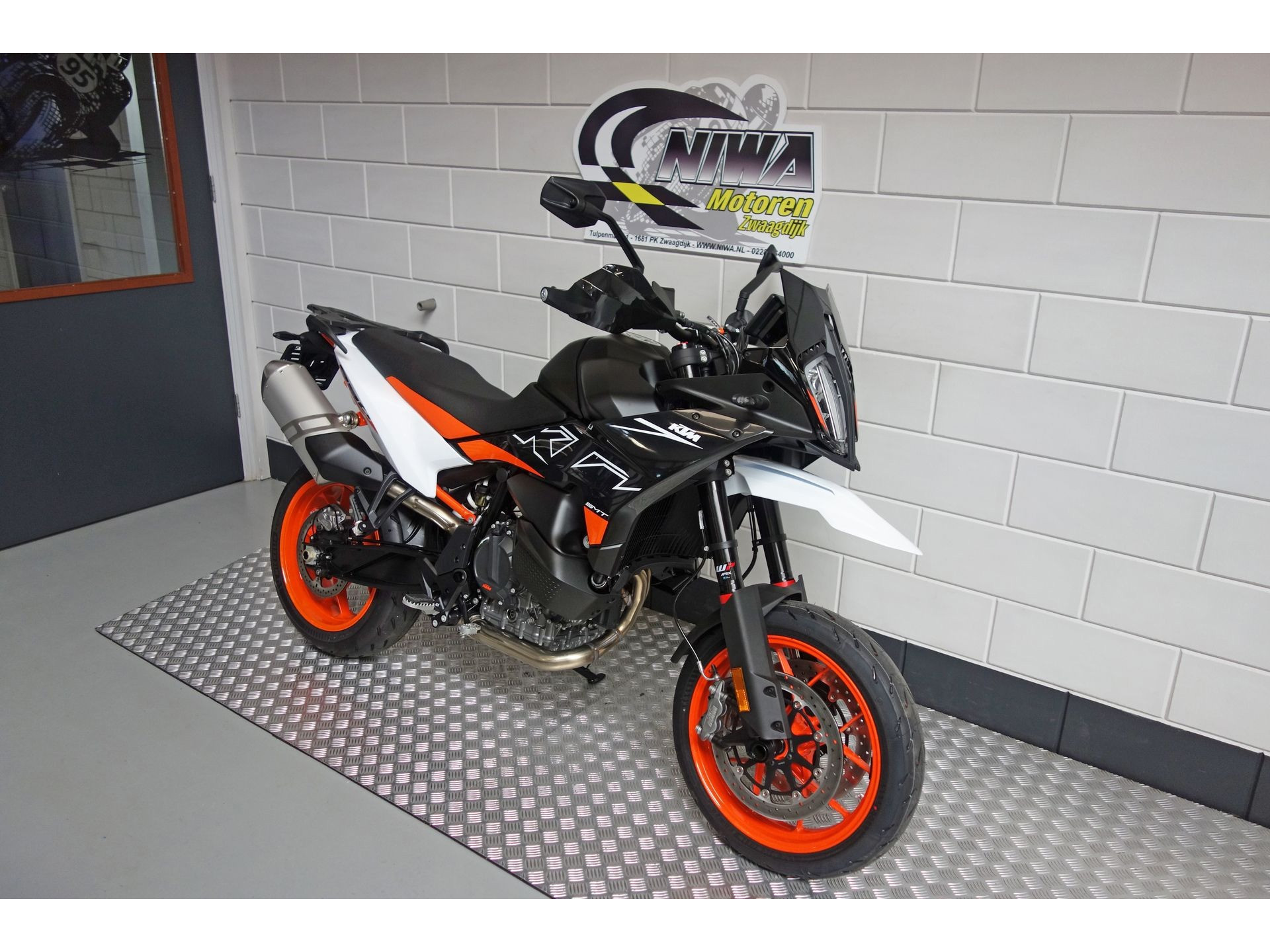56632436-2 Nieuwe KTM 890 supermotard met 889cc motor uit 2025 bij NIWA Motoren