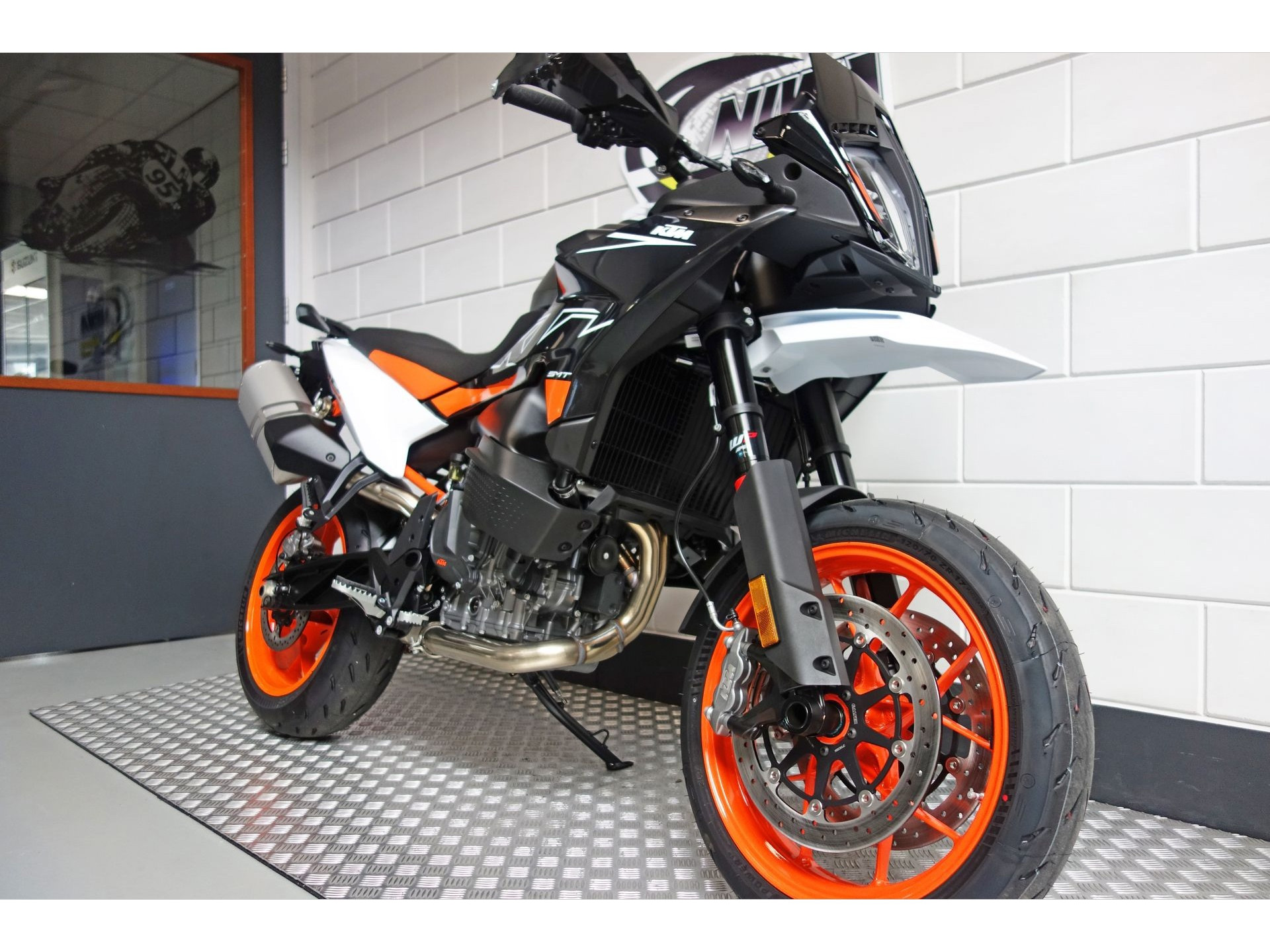 56632436-5 Nieuwe KTM 890 supermotard met 889cc motor uit 2025 bij NIWA Motoren