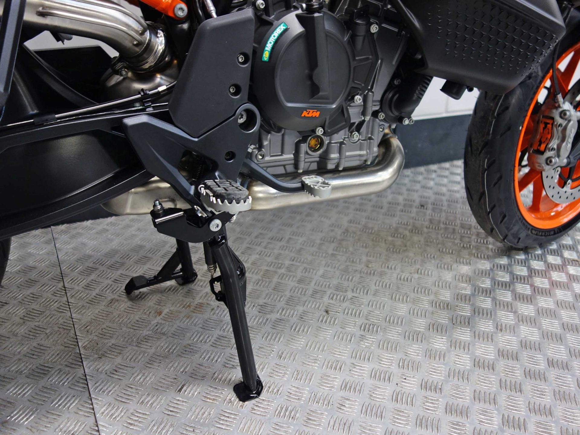 56632438-10 Nieuwe KTM 890 supermotard met 889cc motor uit 2025 bij NIWA Motoren