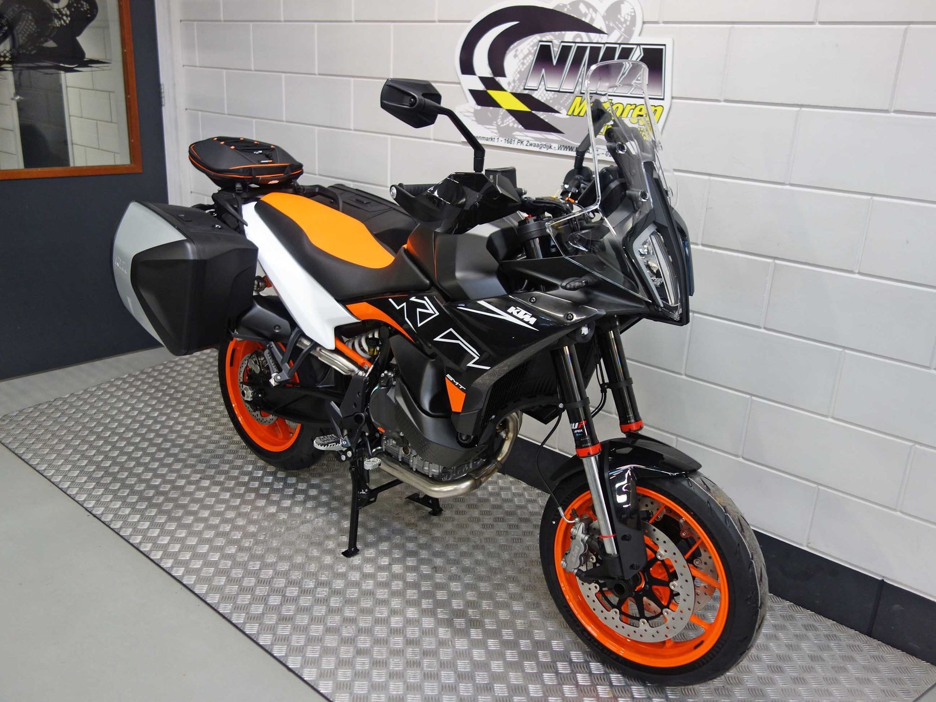56632438-3 Nieuwe KTM 890 supermotard met 889cc motor uit 2025 bij NIWA Motoren