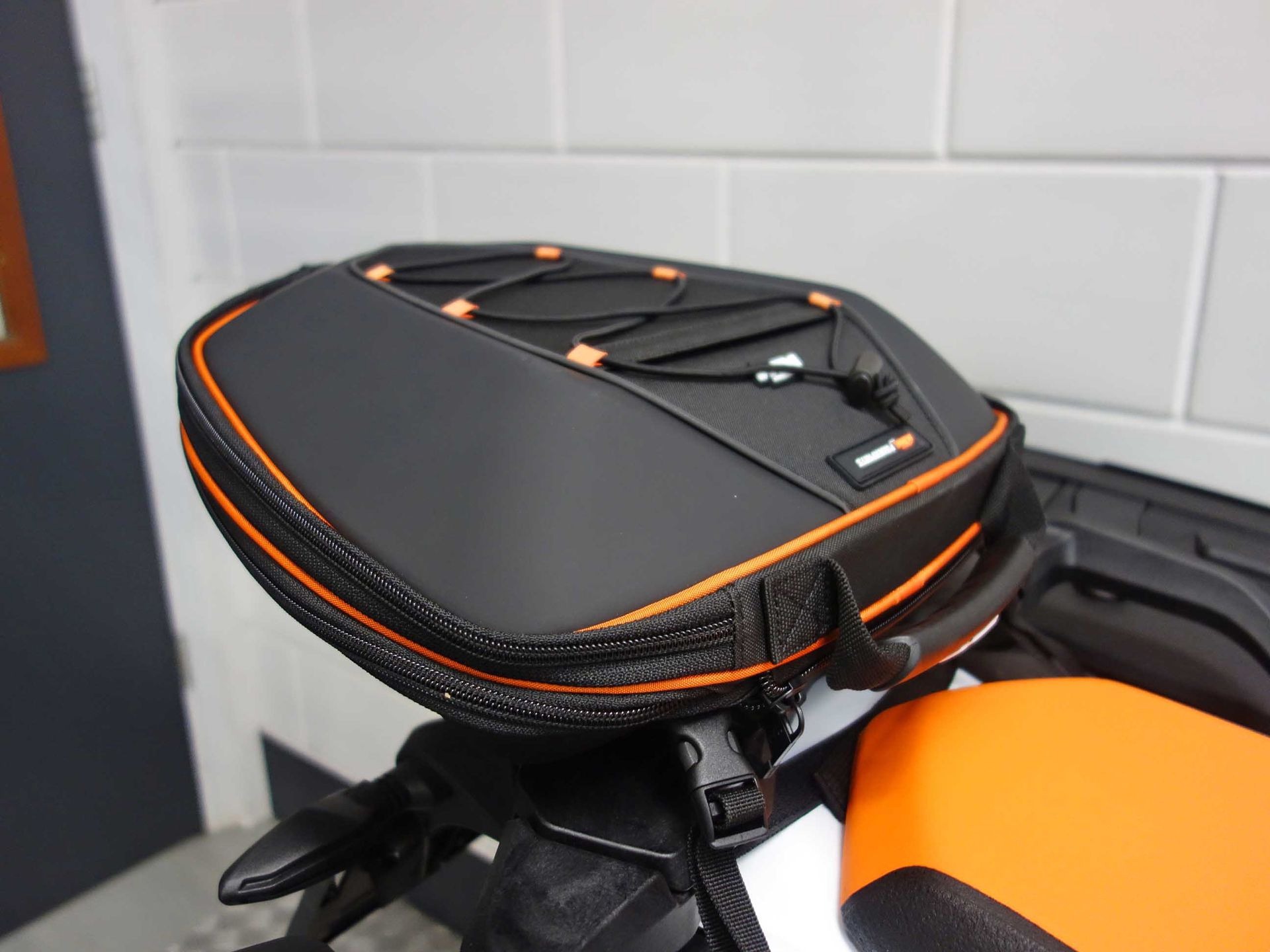 56632438-6 Nieuwe KTM 890 supermotard met 889cc motor uit 2025 bij NIWA Motoren