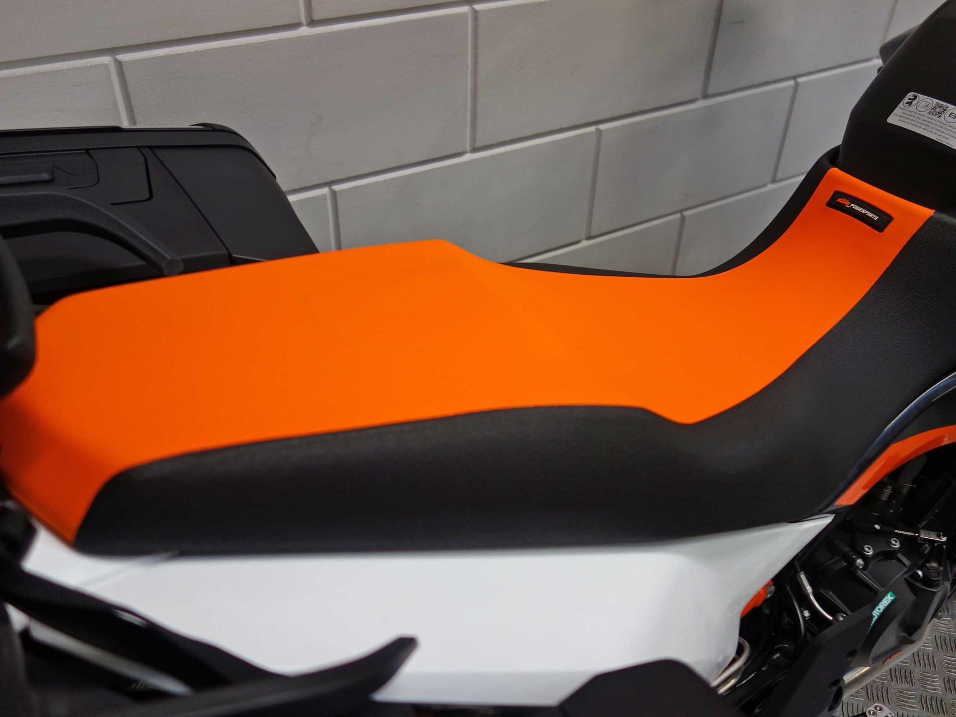 56632438-7 Nieuwe KTM 890 supermotard met 889cc motor uit 2025 bij NIWA Motoren