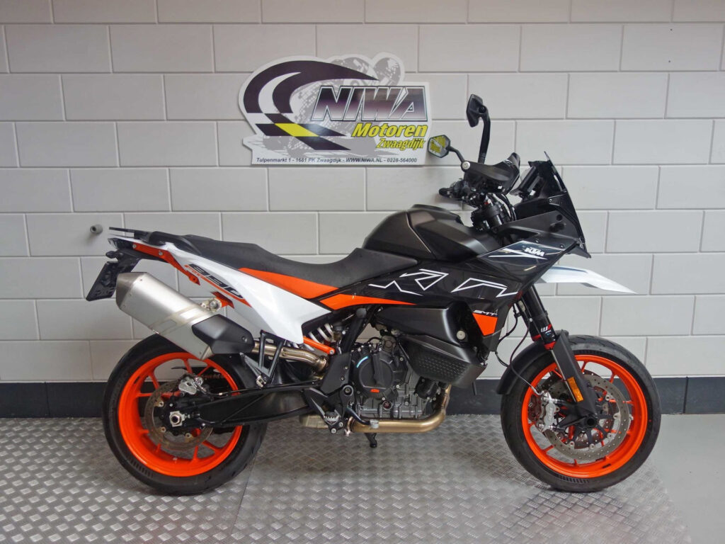 Gebruikte KTM 890 supermotard met 889cc motor uit 2024 bij NIWA Motoren