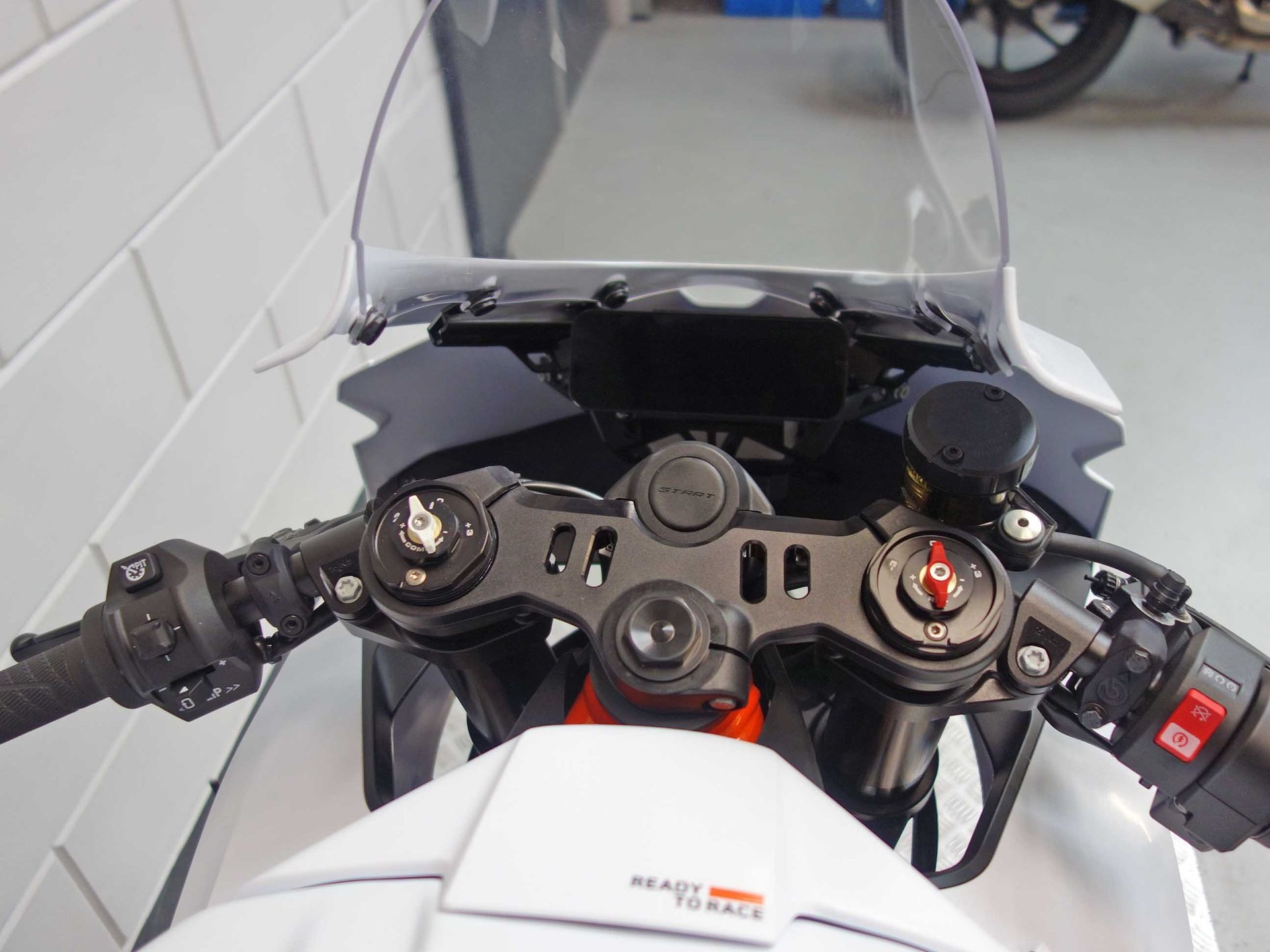 56632514-7 Nieuwe KTM 990 supersport met 947cc motor uit 2026 bij NIWA Motoren