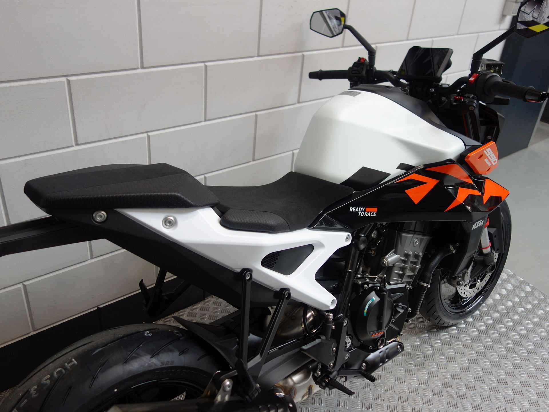 56632519-5 Nieuwe KTM 990 naked bike met 947cc motor uit 2026 bij NIWA Motoren