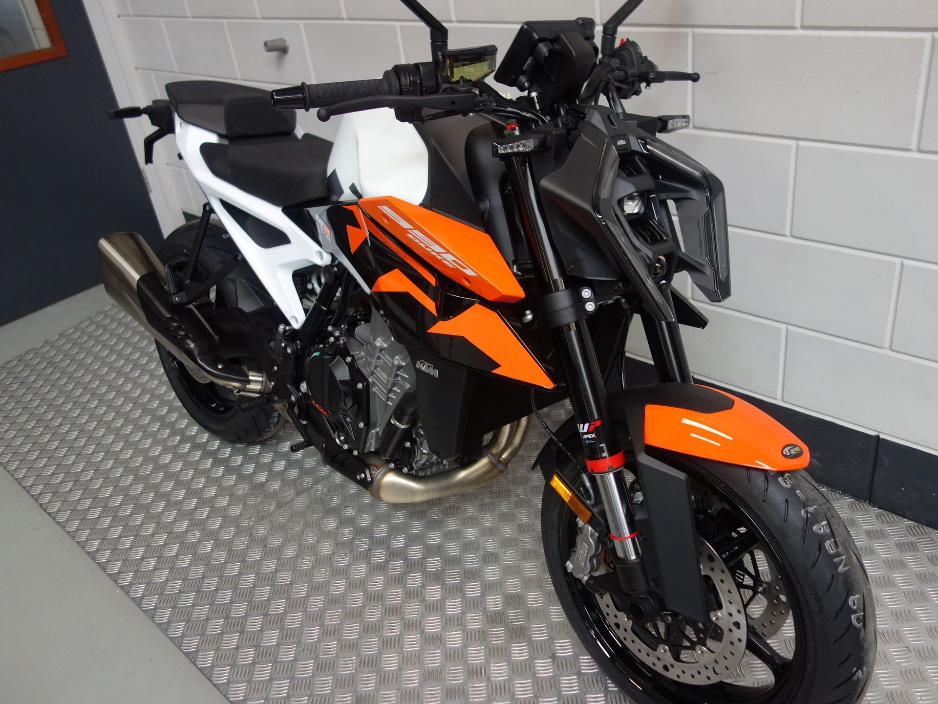 56632519-6 Nieuwe KTM 990 naked bike met 947cc motor uit 2026 bij NIWA Motoren