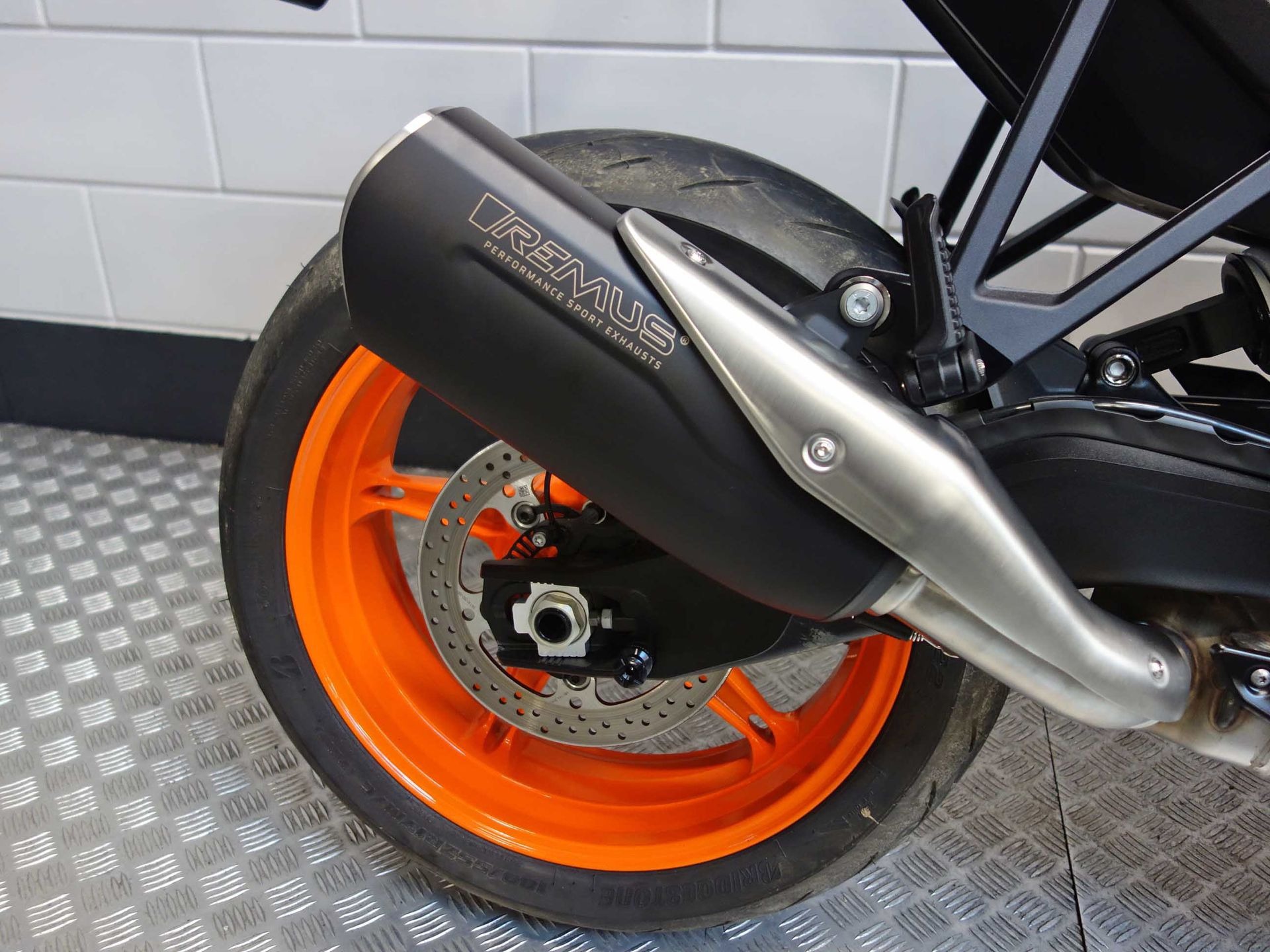 56632520-5 Gebruikte KTM 990 naked bike met 947cc motor uit 2026 bij NIWA Motoren