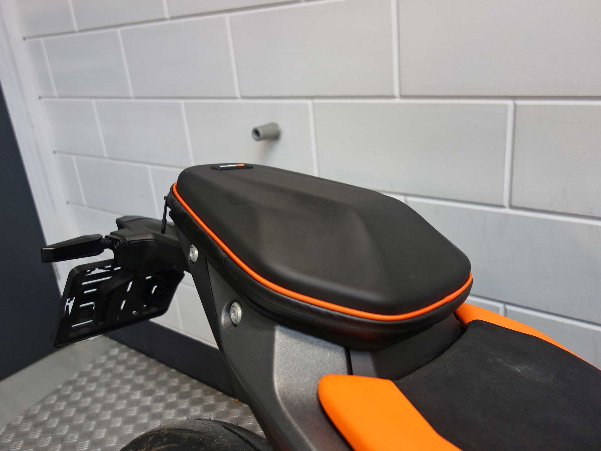 56632520-6 Gebruikte KTM 990 naked bike met 947cc motor uit 2026 bij NIWA Motoren