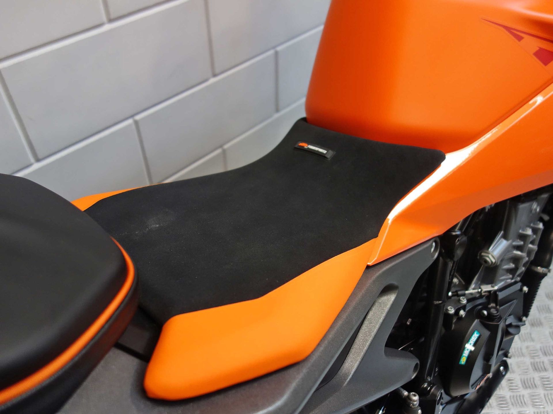 56632520-8 Gebruikte KTM 990 naked bike met 947cc motor uit 2026 bij NIWA Motoren