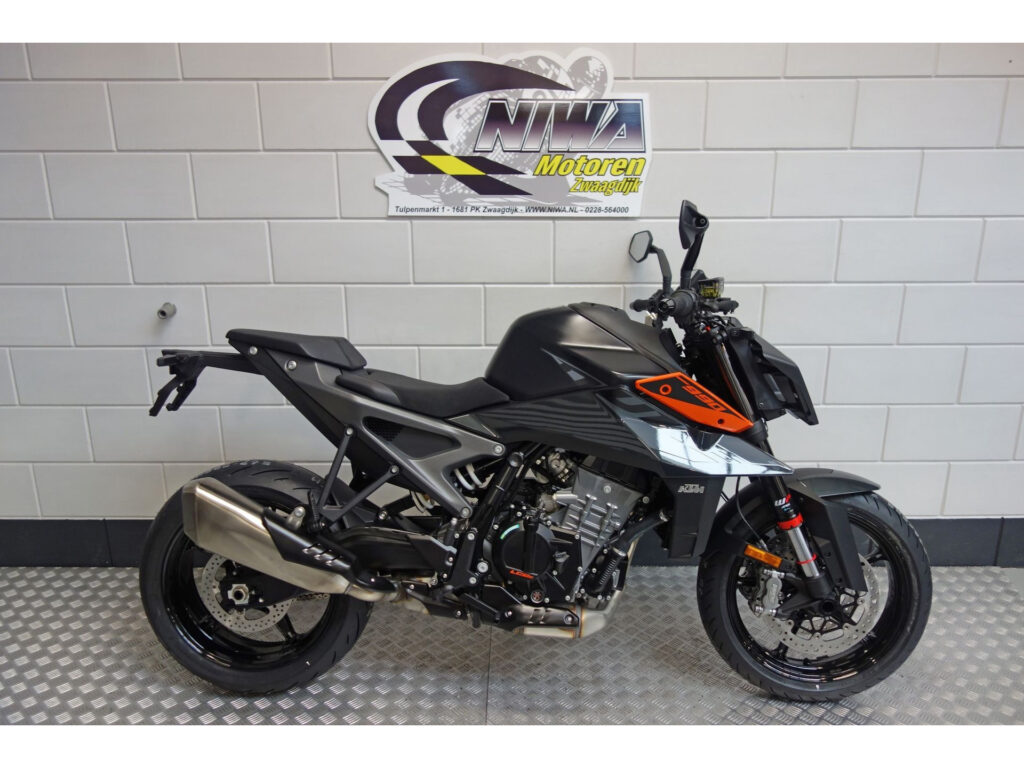 Gebruikte KTM 990 naked bike met 947cc motor uit 2025 bij NIWA Motoren