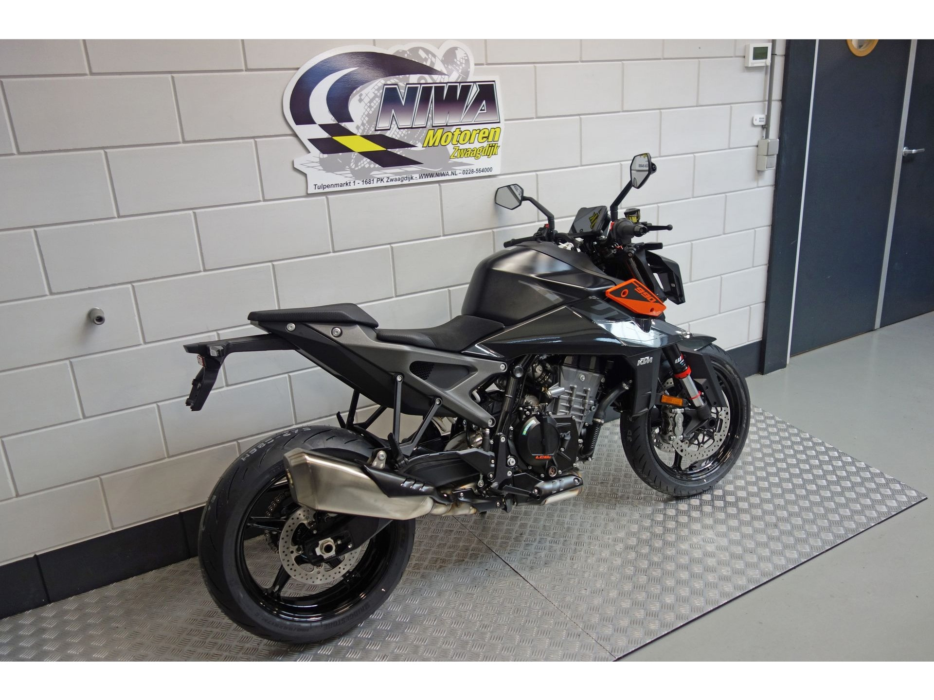 56632521-3 Gebruikte KTM 990 naked bike met 947cc motor uit 2025 bij NIWA Motoren