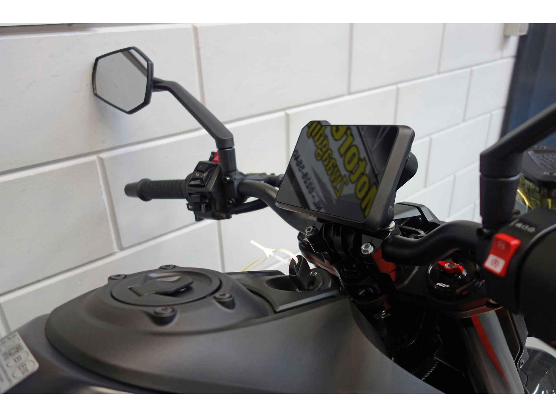 56632521-6 Gebruikte KTM 990 naked bike met 947cc motor uit 2025 bij NIWA Motoren