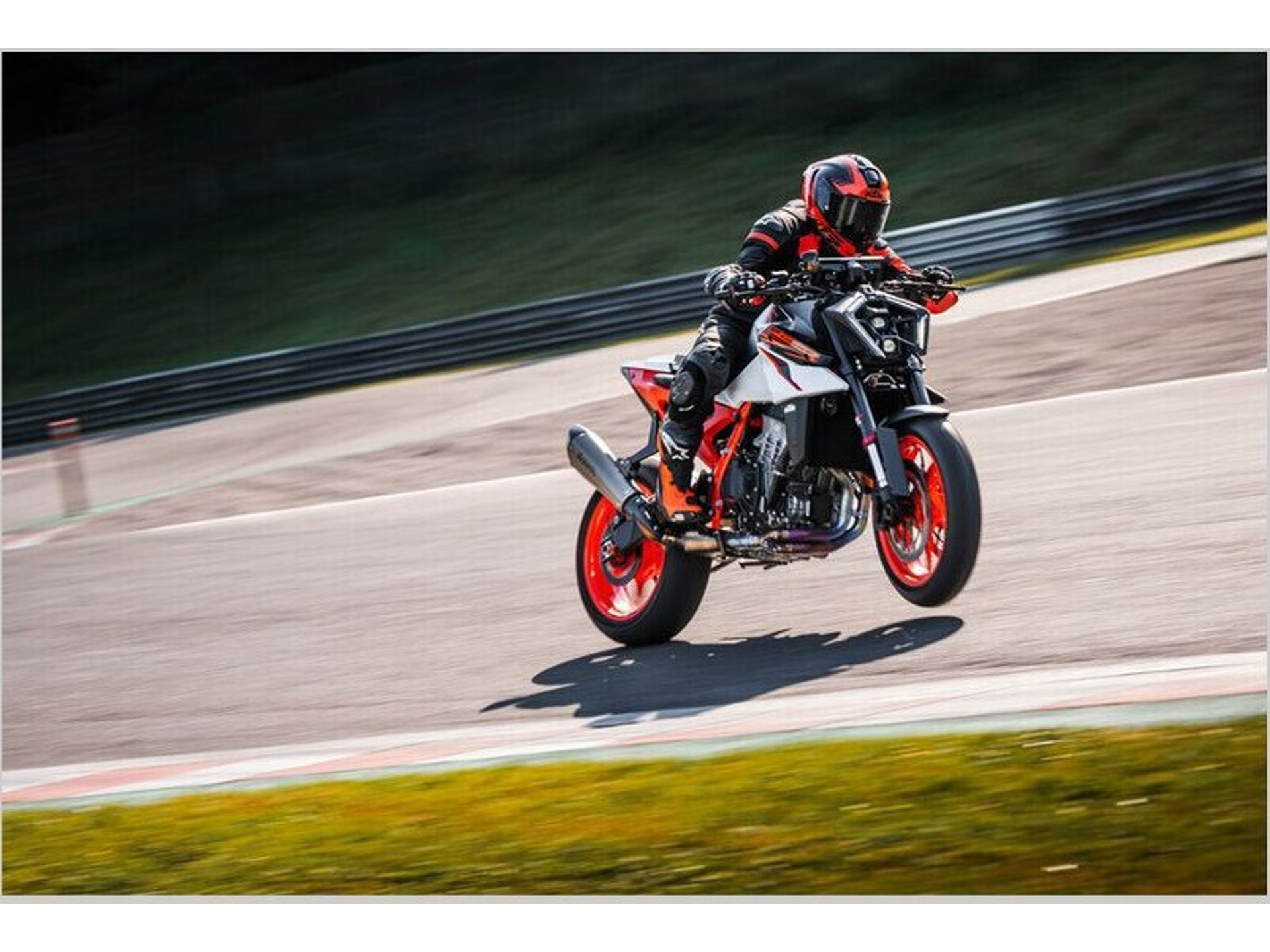 56632526-14 Nieuwe KTM 990 naked bike met 990cc motor uit 2026 bij NIWA Motoren