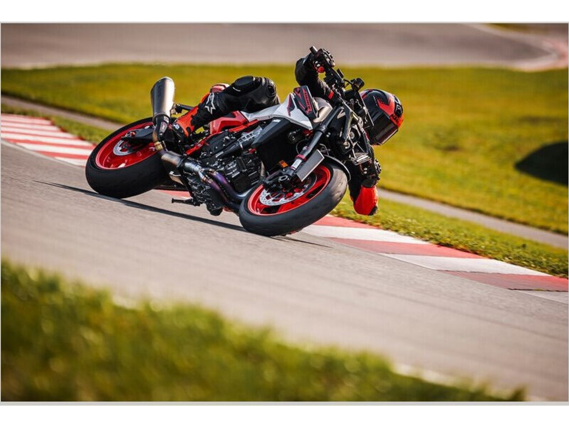 56632526-15 Nieuwe KTM 990 naked bike met 990cc motor uit 2026 bij NIWA Motoren