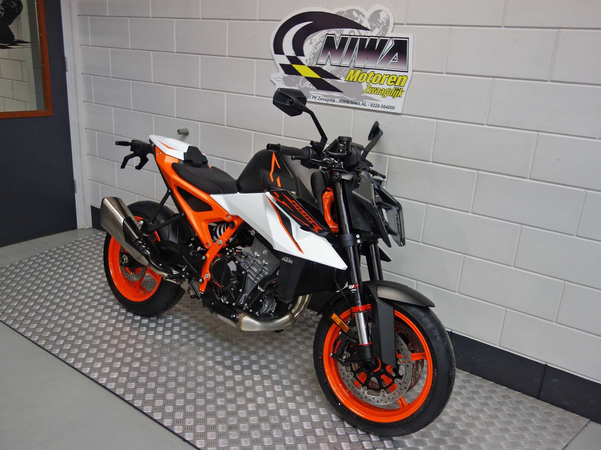 56632526-2 Nieuwe KTM 990 naked bike met 990cc motor uit 2026 bij NIWA Motoren
