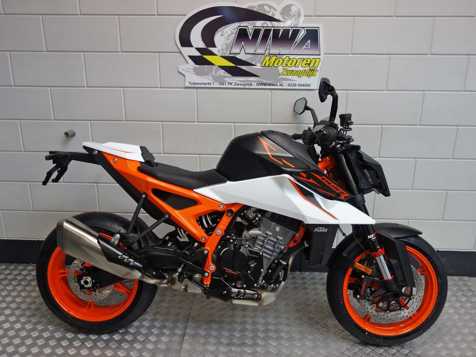 56632544-1 Gebruikte KTM 990 naked bike met 990cc motor uit 2026 bij NIWA Motoren