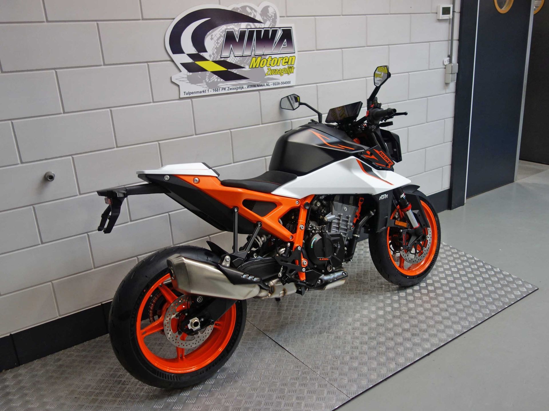 56632544-3 Gebruikte KTM 990 naked bike met 990cc motor uit 2026 bij NIWA Motoren