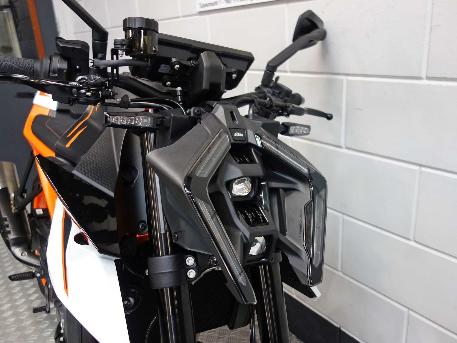 56632544-5 Gebruikte KTM 990 naked bike met 990cc motor uit 2026 bij NIWA Motoren