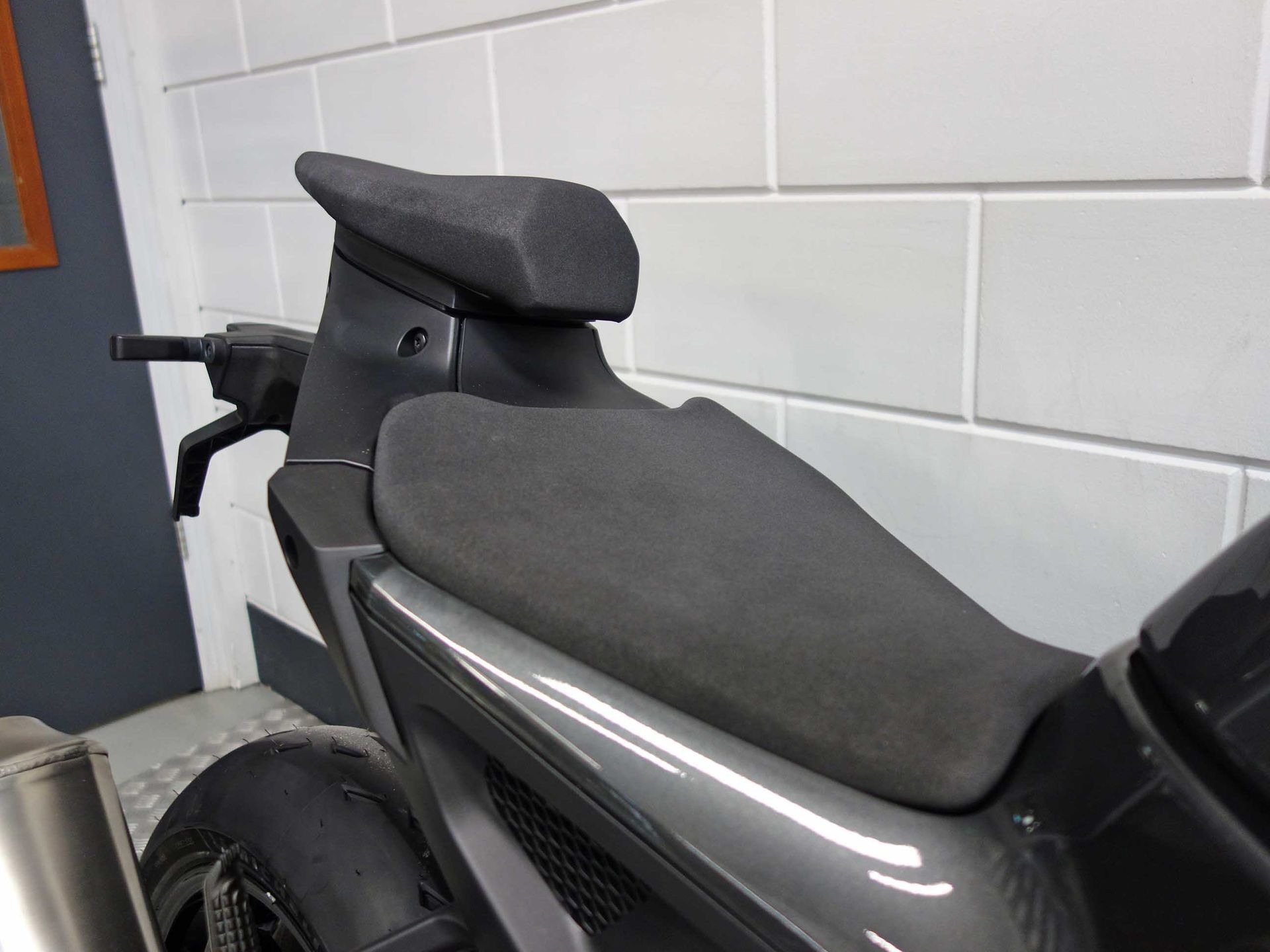 56632545-6 Nieuwe KTM 990 supersport met 947cc motor uit 2026 bij NIWA Motoren
