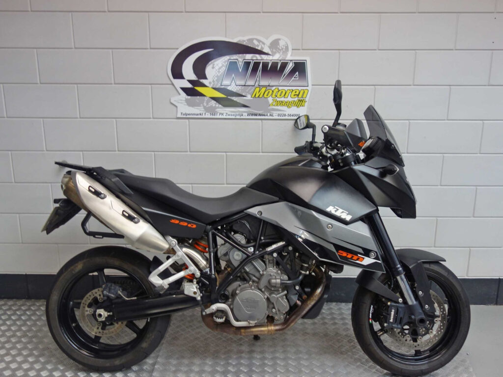 Gebruikte KTM 990 supermotard met 1000cc motor uit 2010 bij NIWA Motoren