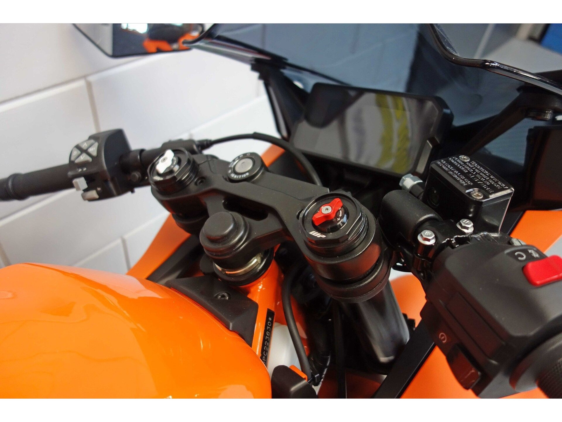 56632592-7 Nieuwe KTM 390 supersport met 390cc motor uit 2026 bij NIWA Motoren