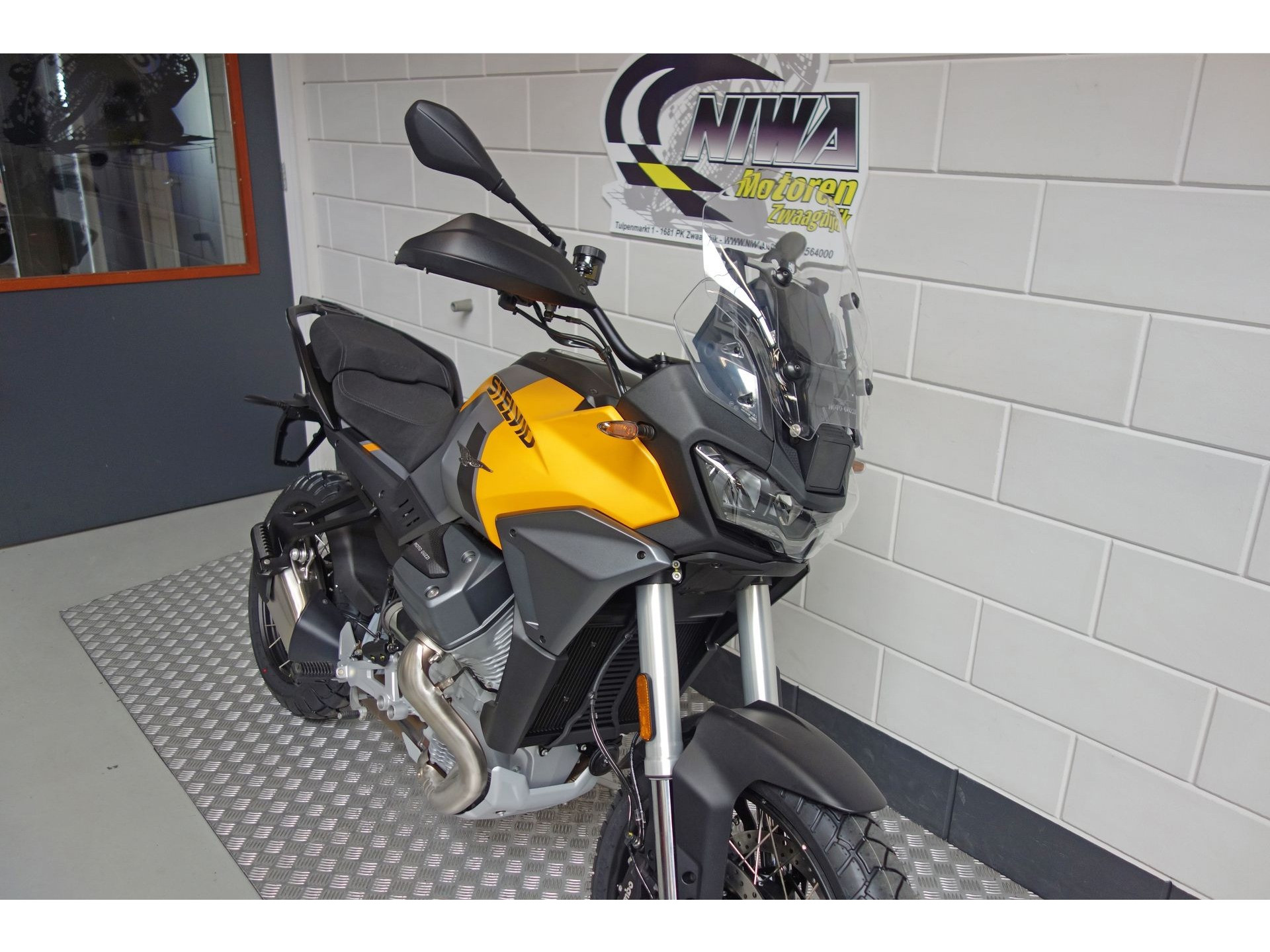 56632750-5 Nieuwe Moto Guzzi Stelvio tour met 1042cc motor uit 2025 bij NIWA Motoren