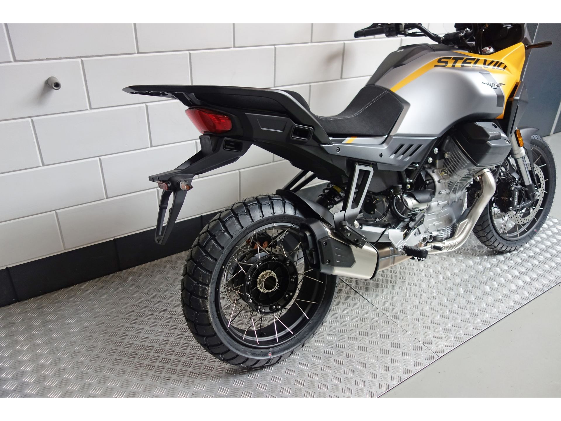 56632760-7 Nieuwe Moto Guzzi Stelvio tour met 1151cc motor uit 2026 bij NIWA Motoren