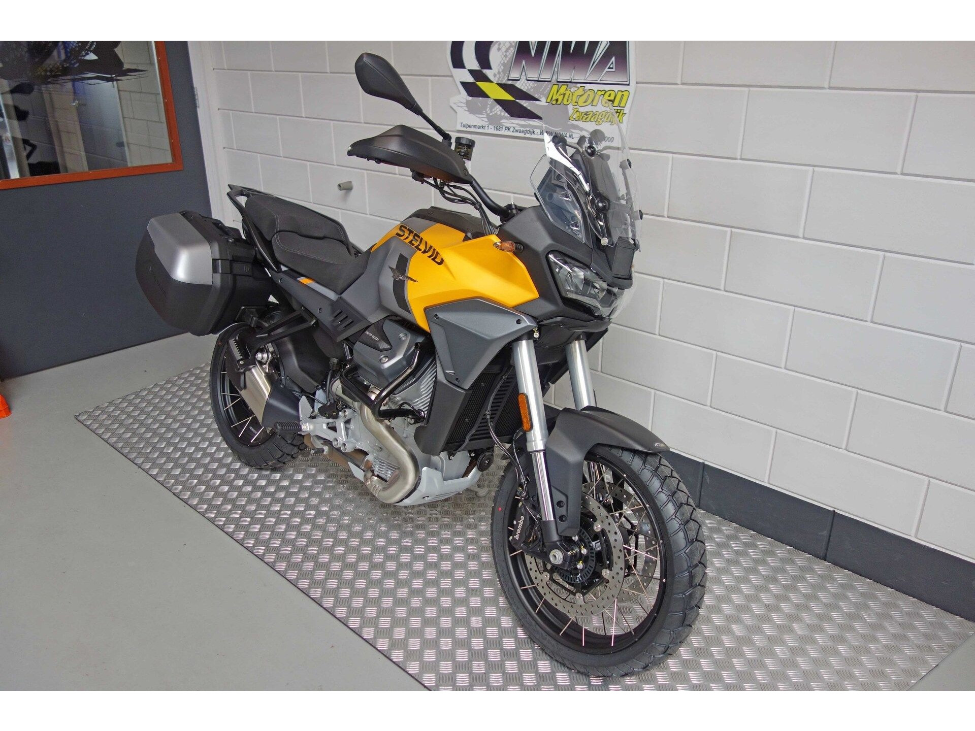 56632788-6 Nieuwe Moto Guzzi Stelvio tour met 1151cc motor uit 2026 bij NIWA Motoren