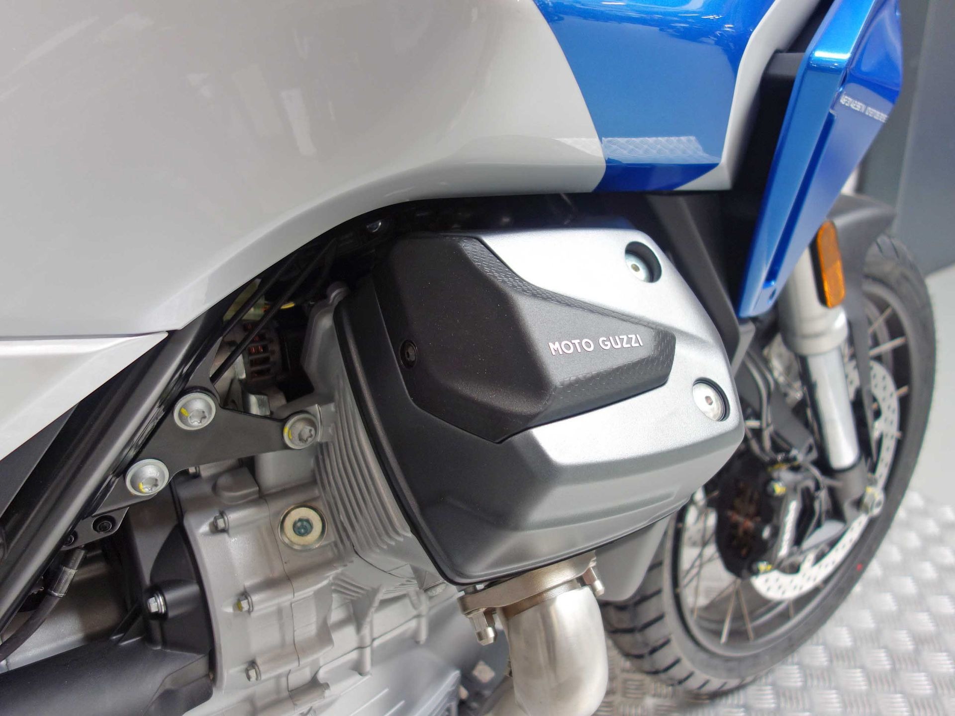 56632801-10 Nieuwe Moto Guzzi Stelvio sport/tour met 1151cc motor uit 2026 bij NIWA Motoren