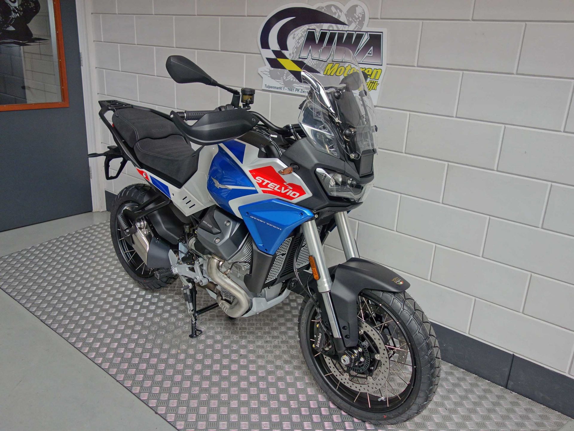56632801-2 Nieuwe Moto Guzzi Stelvio sport/tour met 1151cc motor uit 2026 bij NIWA Motoren