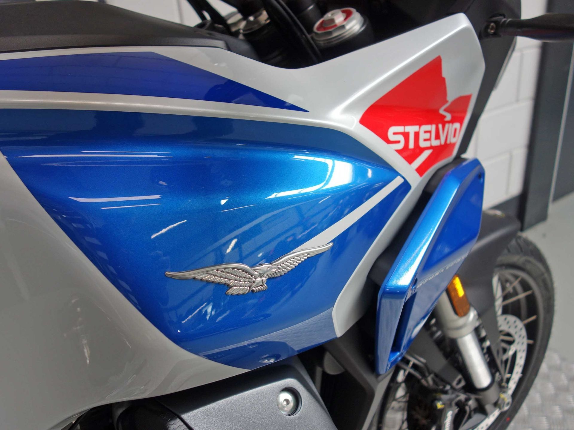 56632801-4 Nieuwe Moto Guzzi Stelvio sport/tour met 1151cc motor uit 2026 bij NIWA Motoren