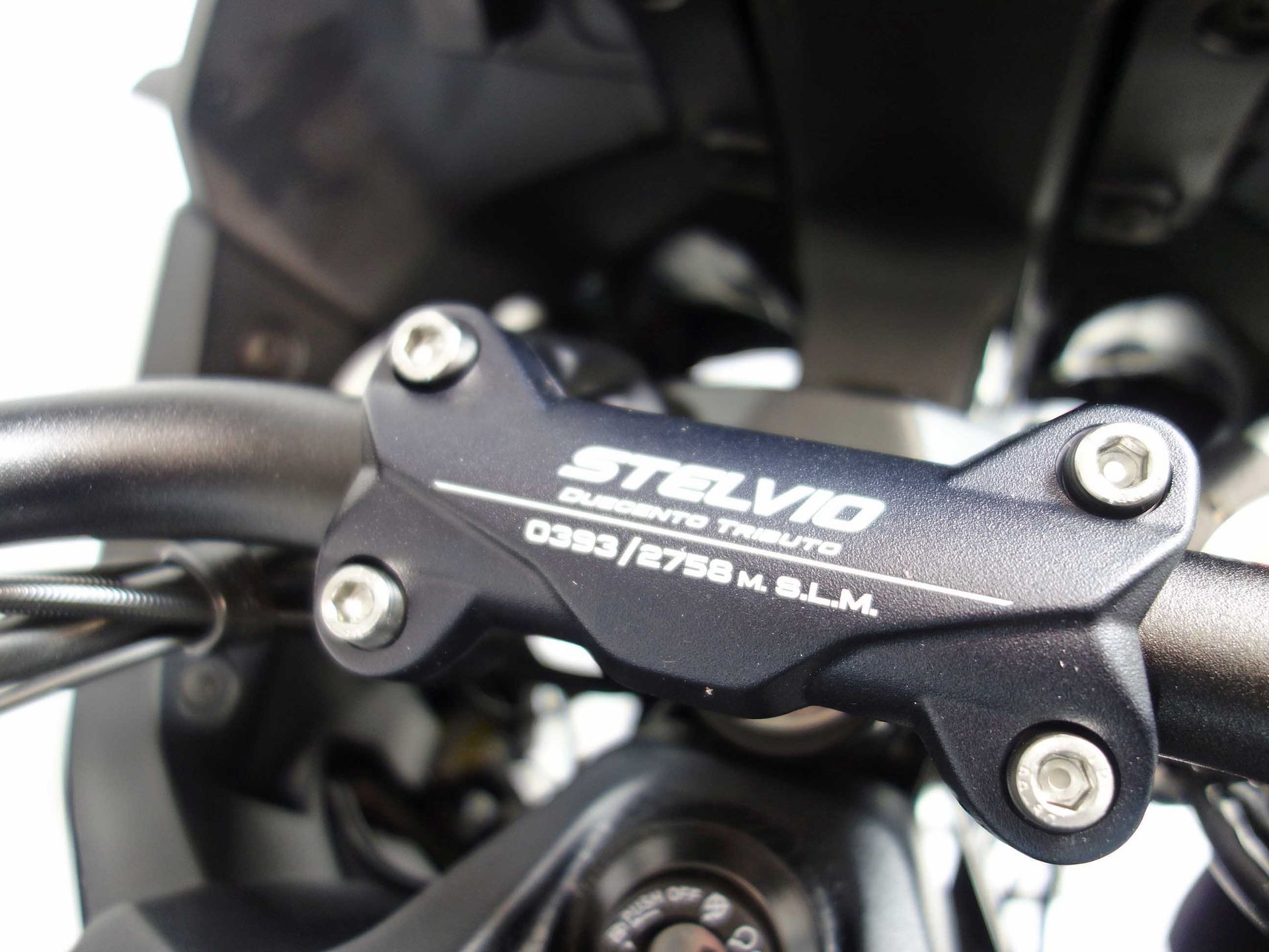 56632801-9 Nieuwe Moto Guzzi Stelvio sport/tour met 1151cc motor uit 2026 bij NIWA Motoren