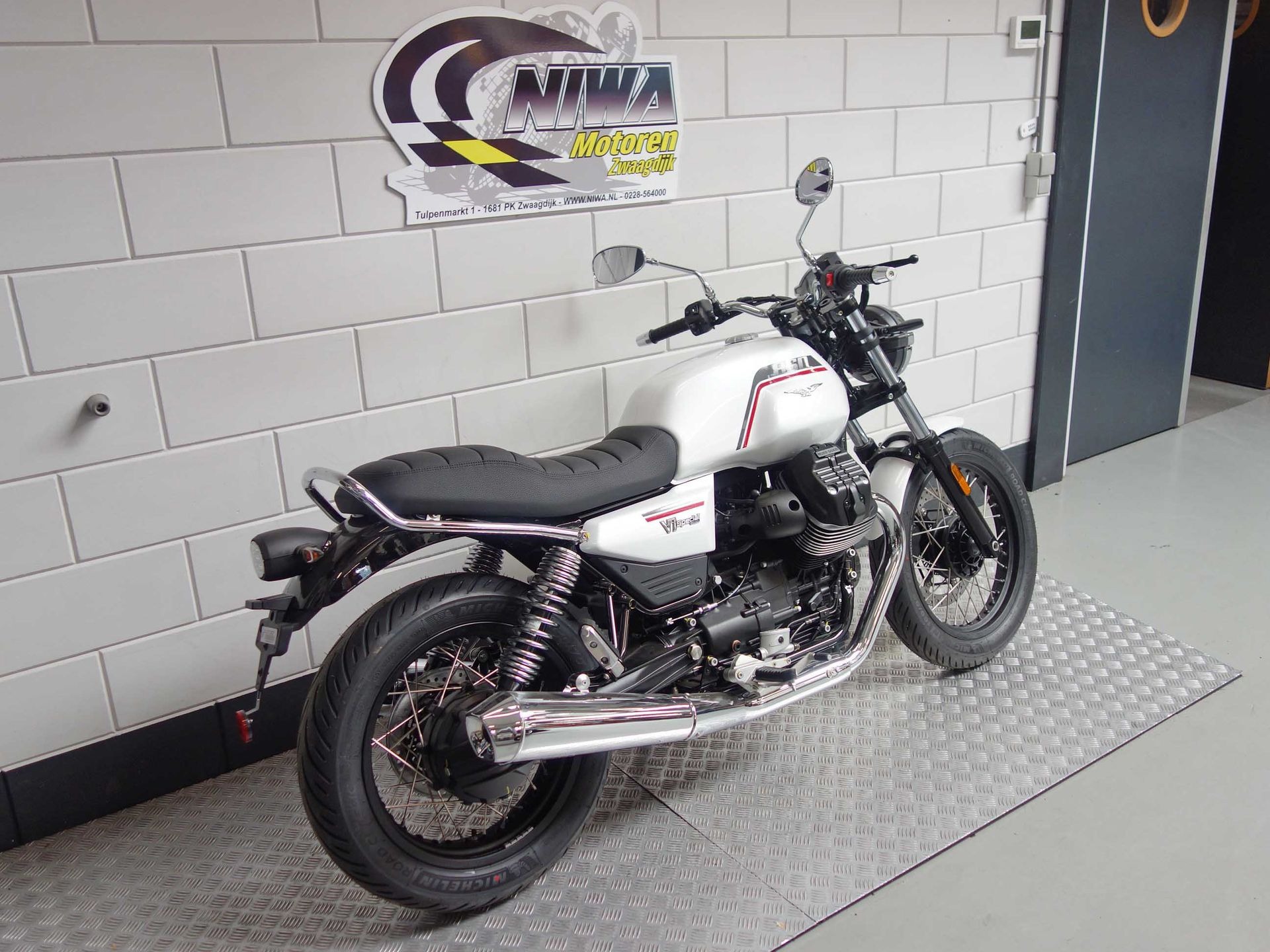 56632827-2 Nieuwe Moto Guzzi V7 tour met 853cc motor uit 2026 bij NIWA Motoren