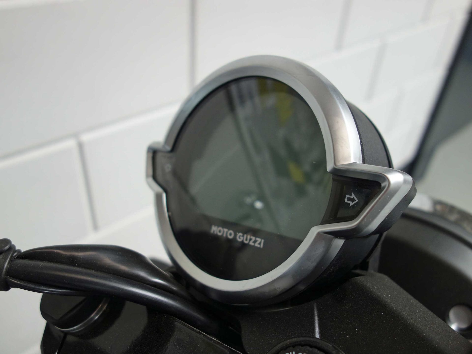 56632827-7 Nieuwe Moto Guzzi V7 tour met 853cc motor uit 2026 bij NIWA Motoren