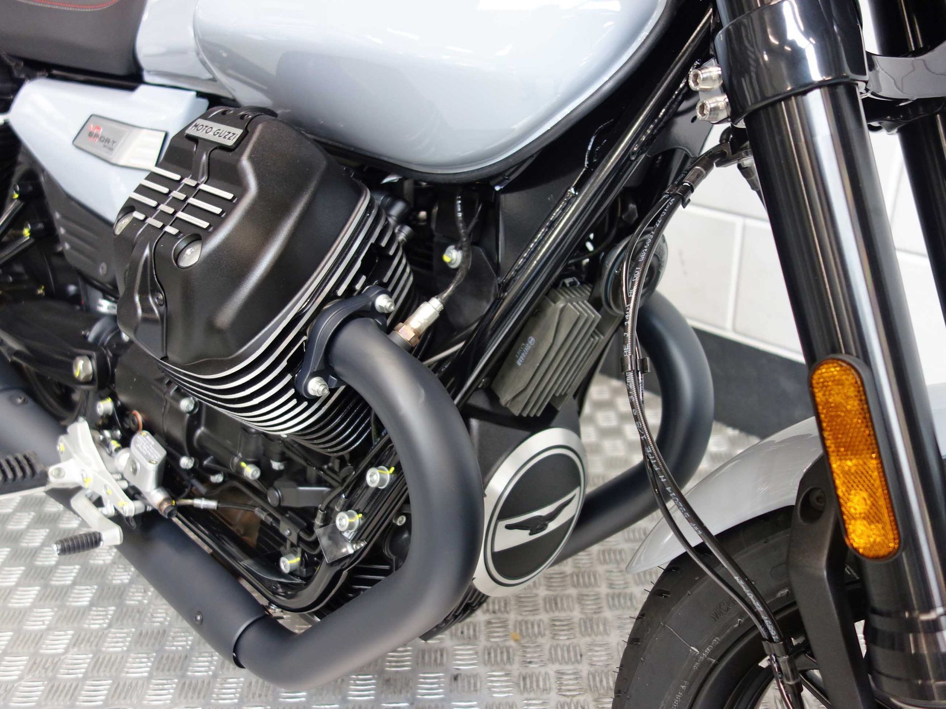 56632830-7 Nieuwe Moto Guzzi V7 sport met 850cc motor uit 2026 bij NIWA Motoren