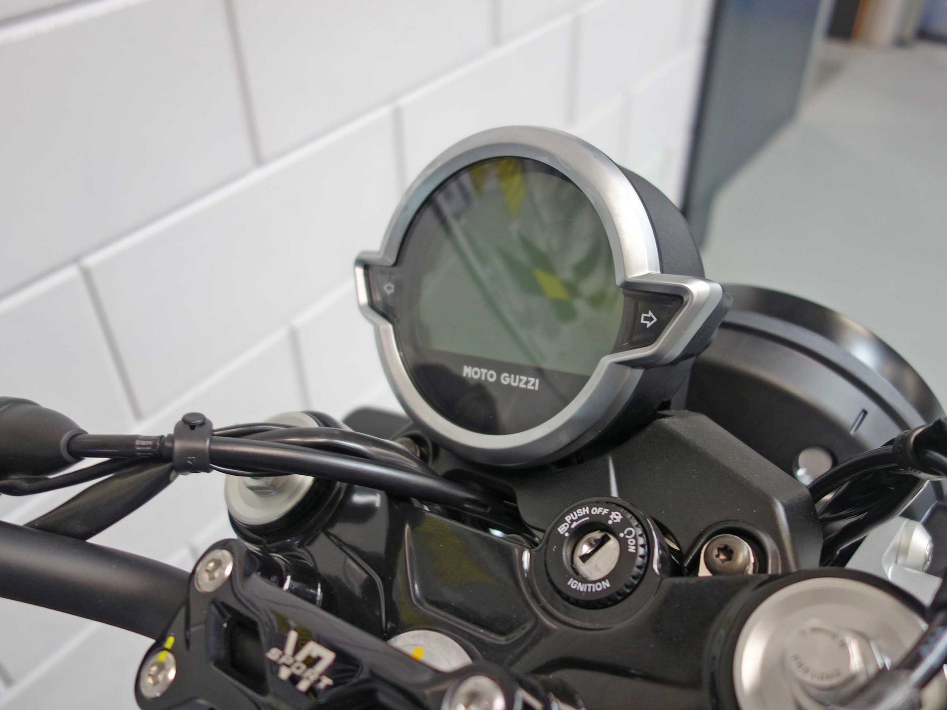 56632830-9 Nieuwe Moto Guzzi V7 sport met 850cc motor uit 2026 bij NIWA Motoren