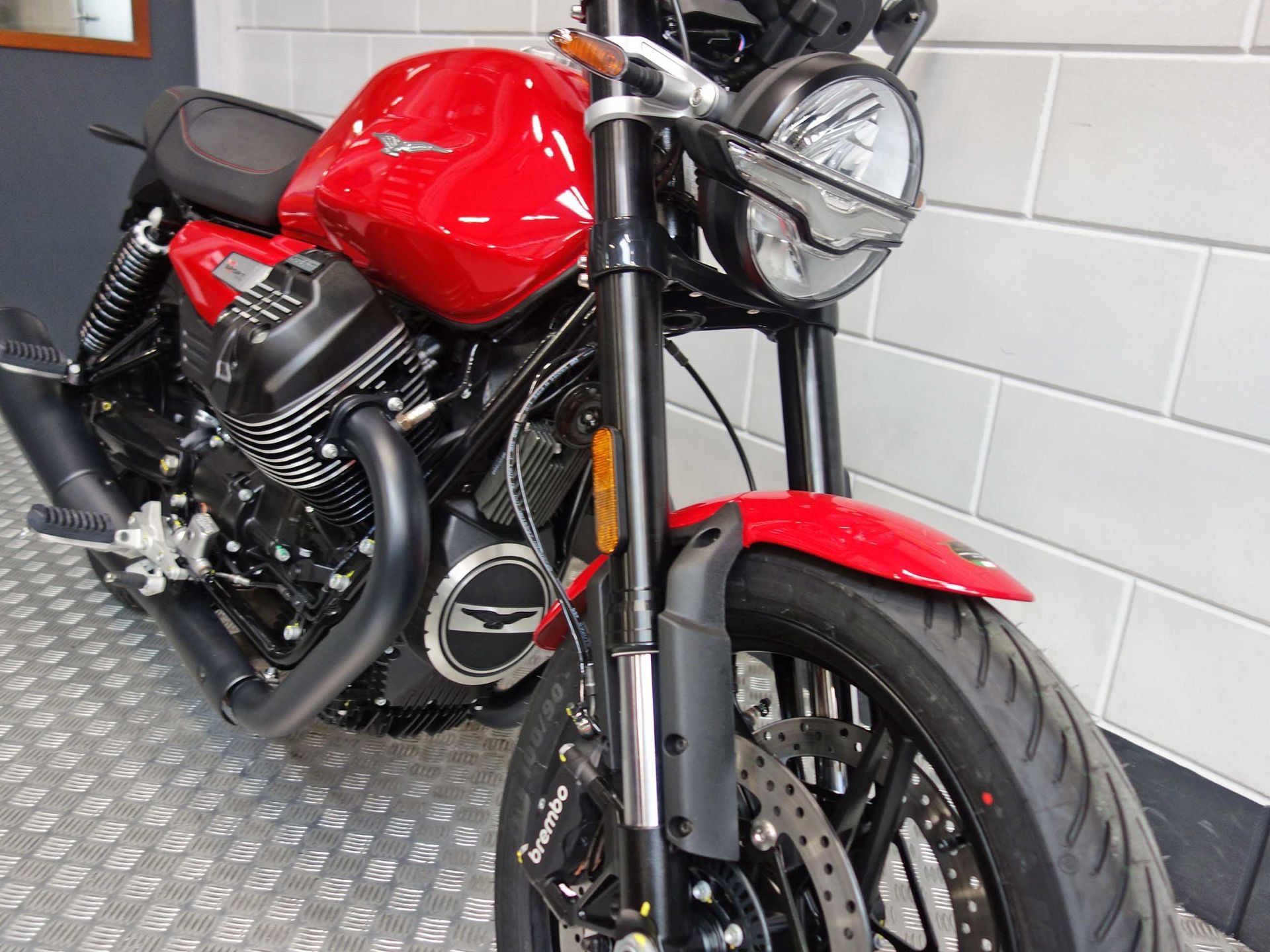 56632837-6 Nieuwe Moto Guzzi V7 sport met 850cc motor uit 2026 bij NIWA Motoren