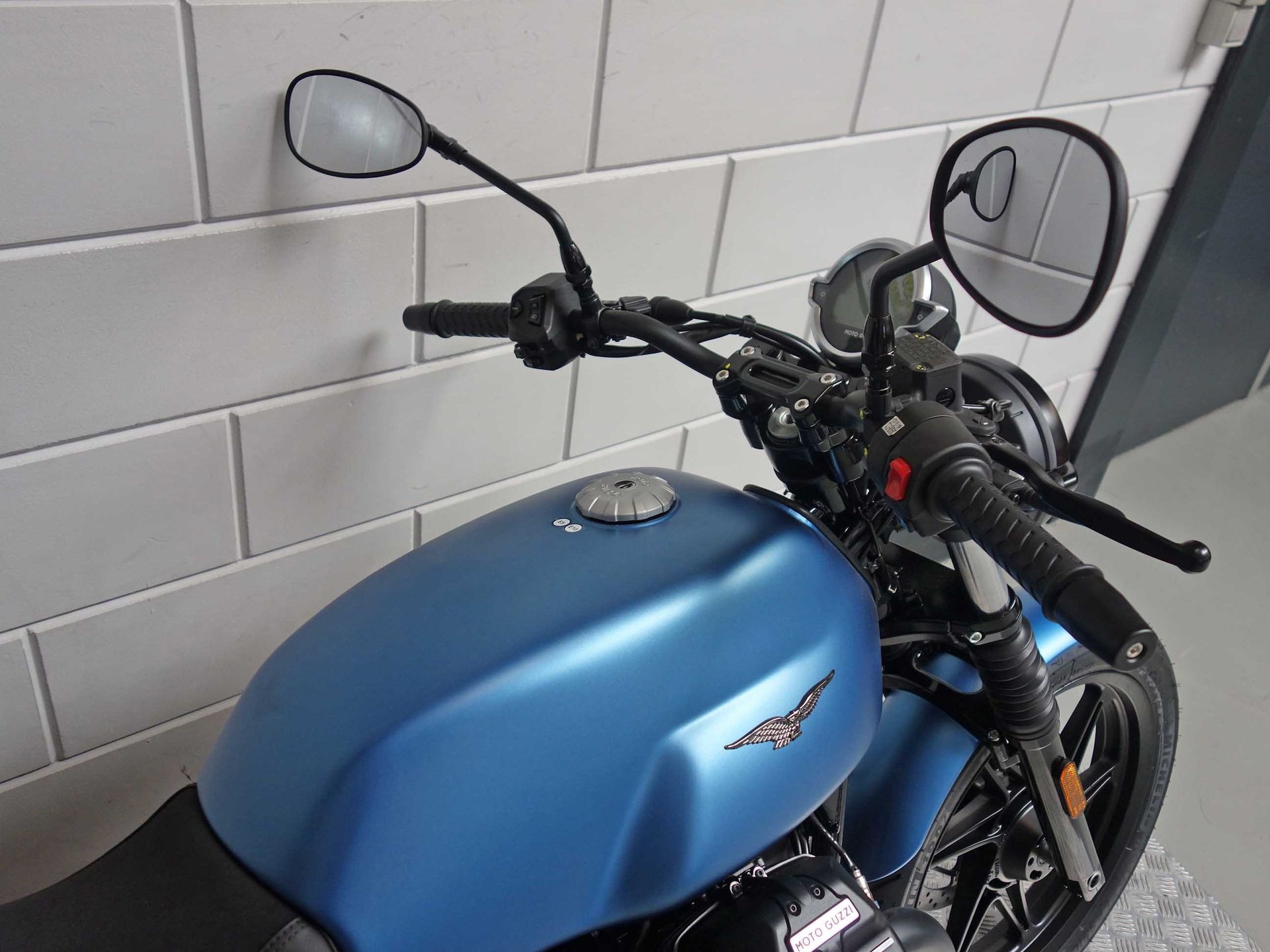 56632845-5 Nieuwe Moto Guzzi V7 sport met 853cc motor uit 2026 bij NIWA Motoren