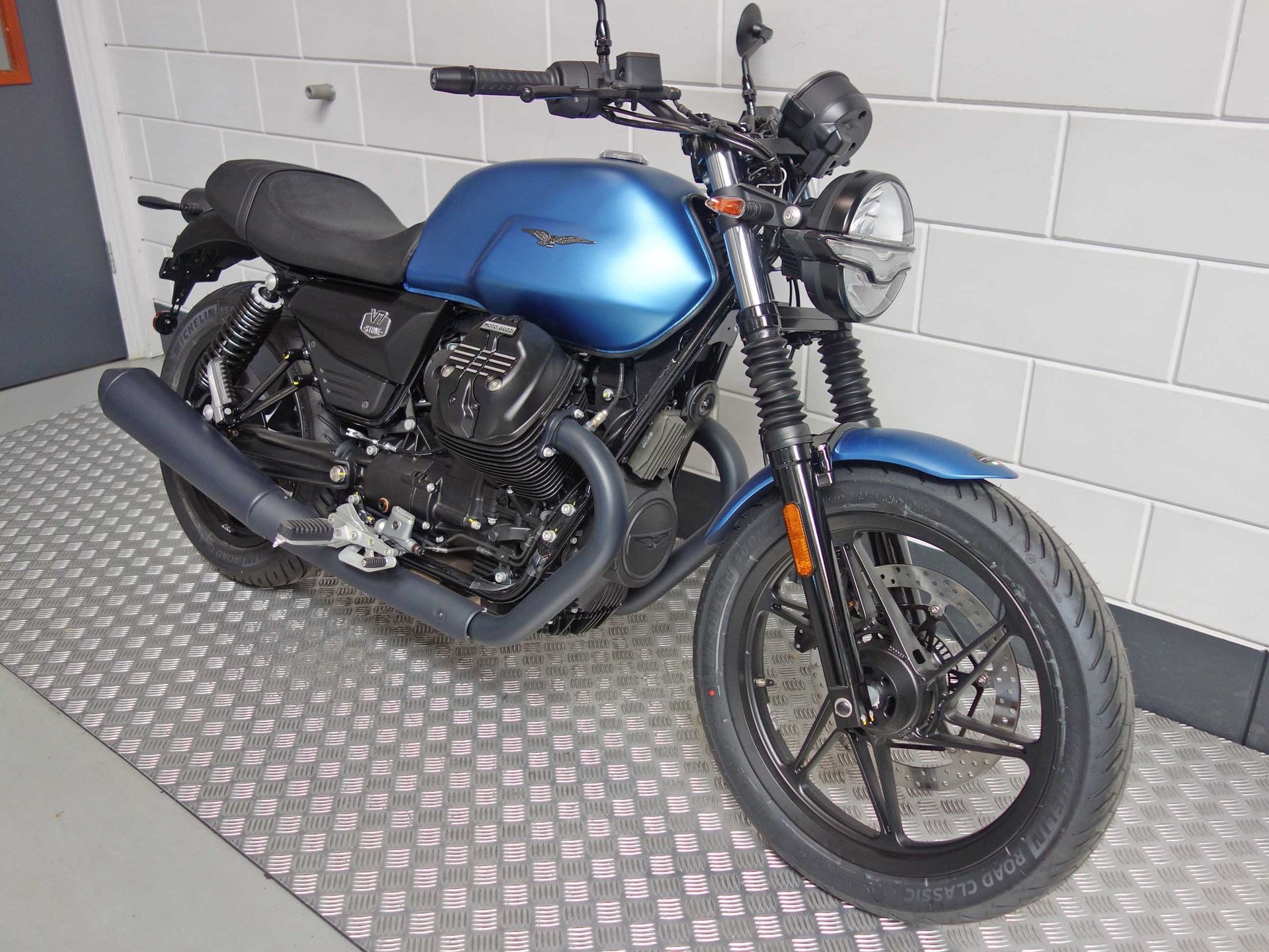 56632845-6 Nieuwe Moto Guzzi V7 sport met 853cc motor uit 2026 bij NIWA Motoren