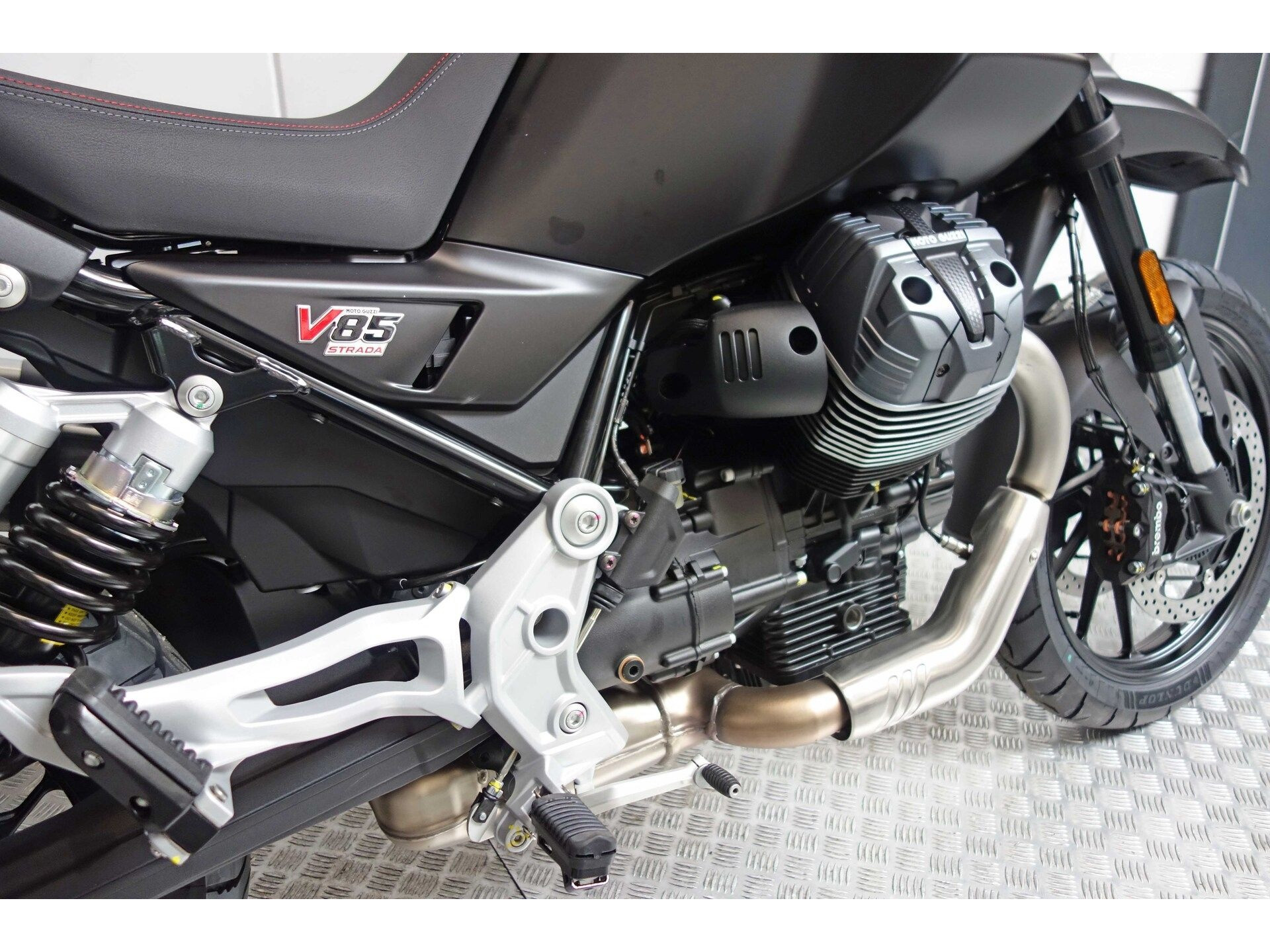 56632854-4 Gebruikte Moto Guzzi V85 tour met 853cc motor uit 2024 bij NIWA Motoren
