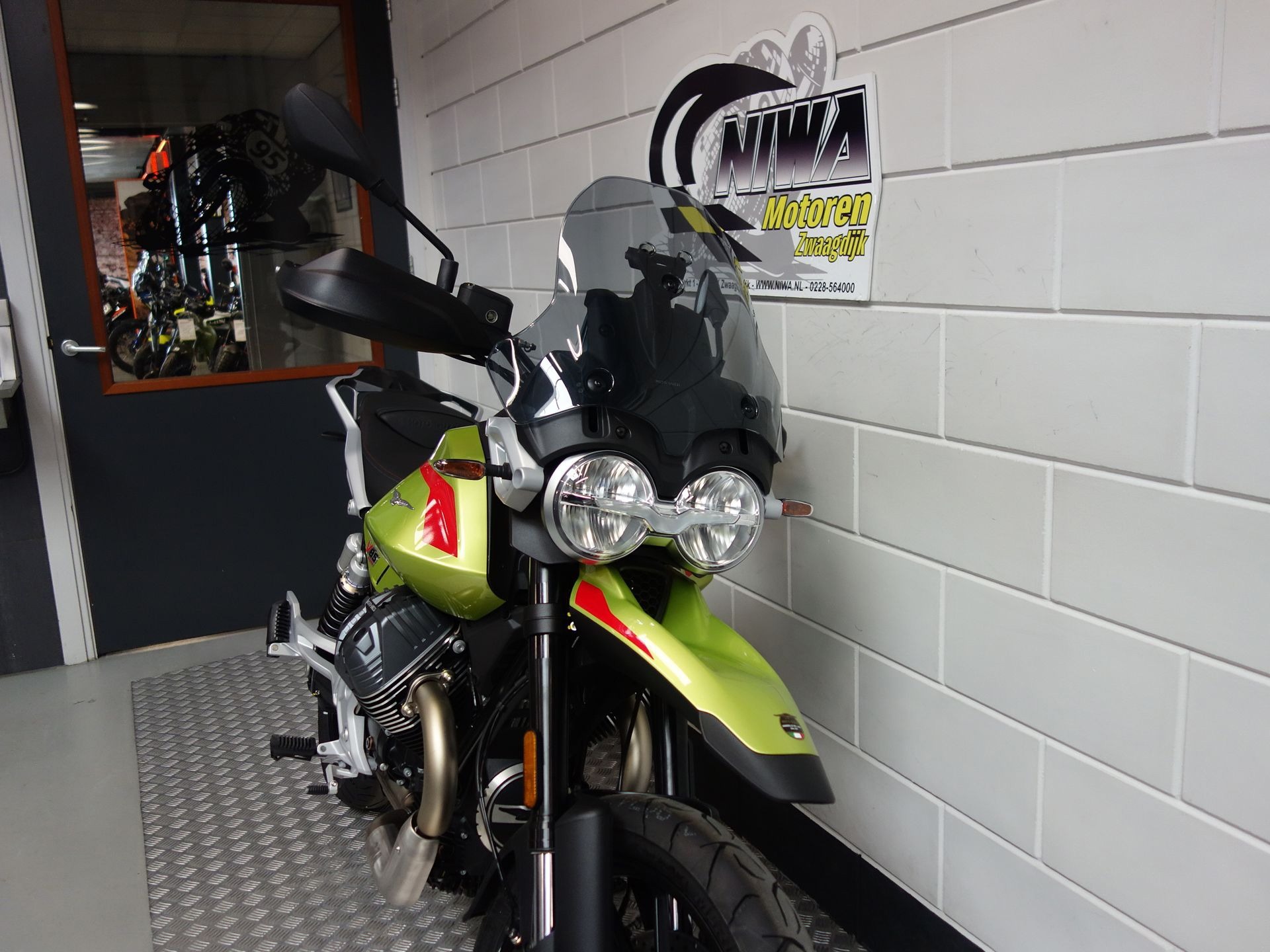 56632862-6 Nieuwe Moto Guzzi V85 tour met 853cc motor uit 2026 bij NIWA Motoren