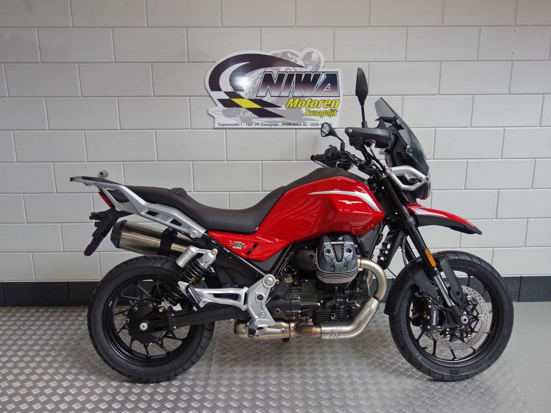 56632862-7 Nieuwe Moto Guzzi V85 tour met 853cc motor uit 2026 bij NIWA Motoren