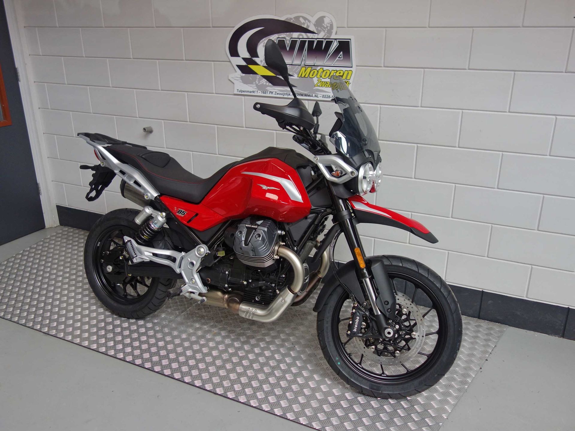 56632862-8 Nieuwe Moto Guzzi V85 tour met 853cc motor uit 2026 bij NIWA Motoren